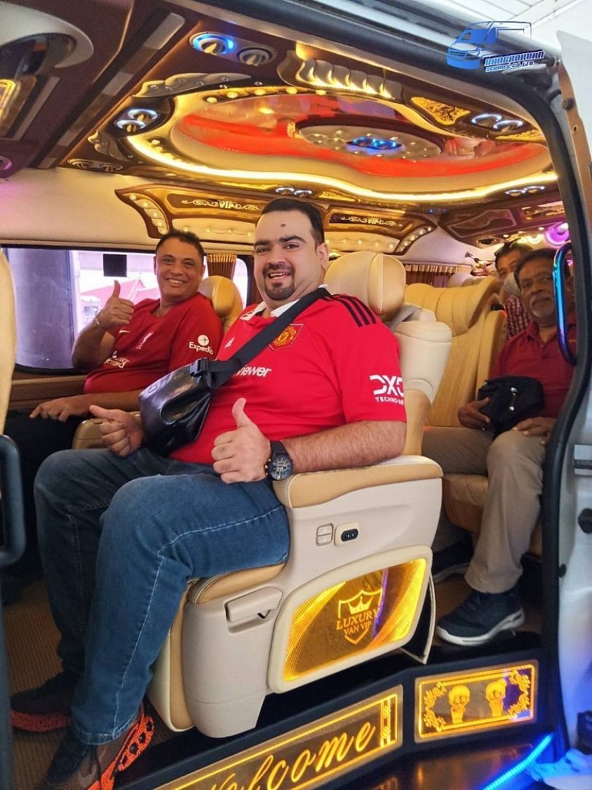 Comfortable Van for Golf Groups